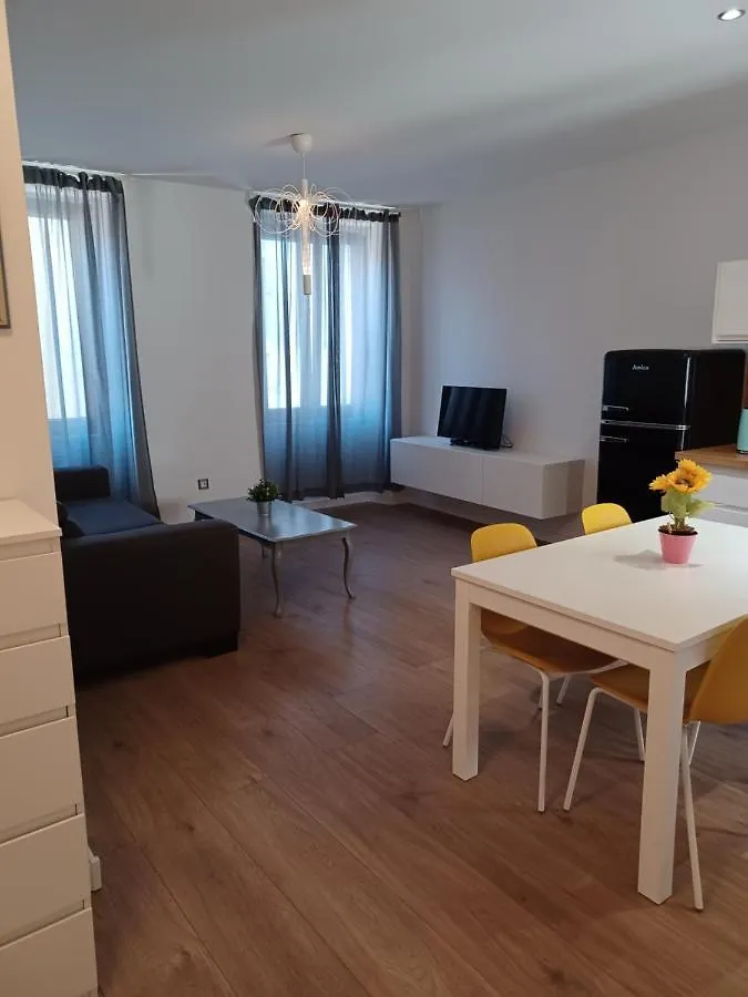 Apartman B & S With A Beautiful Terrace Póla 0*,