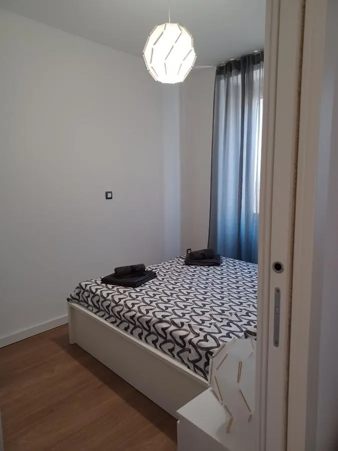 Apartman B & S With A Beautiful Terrace Póla Horvátország
